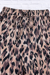 Round Neck Top and Leopard Pants Set – Women’s Two-Piece Casual Chic Outfit for Everyday Style