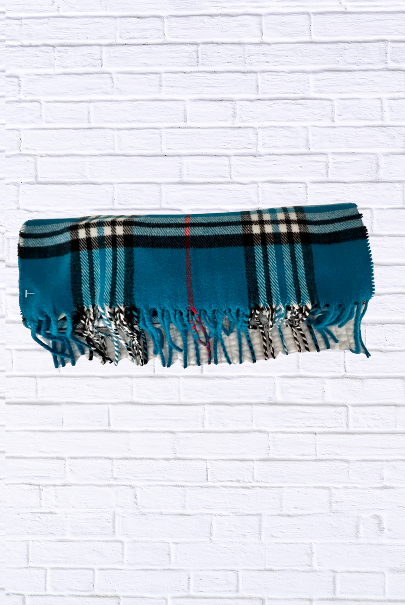 Chic Plaid Scarf – Cozy, Trendy, and Timeless Style